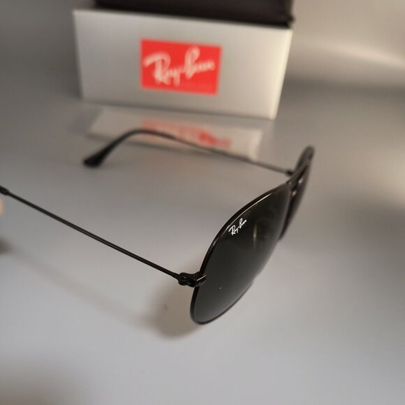 NEW Ray-Ban Aviator RB3025 Glossy Black Frame Gray Green Lens 62-14 Unisex main image 7